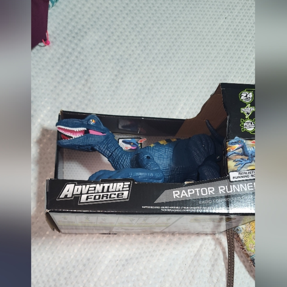 ADVENTURE FORCE NWT RAPTOR RUNNER. DINOSAUR REMOTE CONTROL TOY
